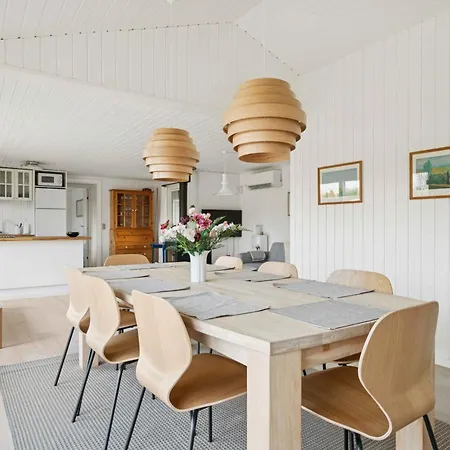 Bright With Sunny Terrace Vakantiehuis Bøtø By
