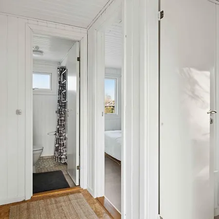 Vakantiehuis Bright With Sunny Terrace Bøtø By
