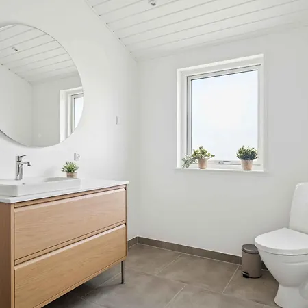 Bright With Sunny Terrace Vakantiehuis