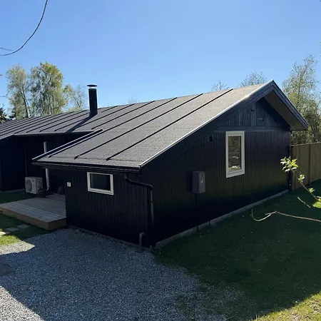 Lyst Med Solrig Terrasse Og Bålsted Feriehus *