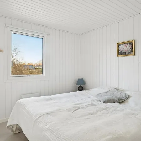 Feriehus Lyst Med Solrig Terrasse Og Bålsted